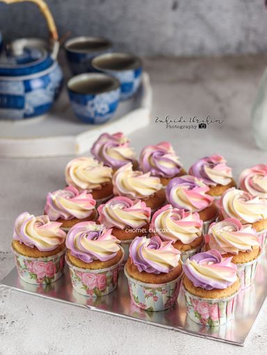 Vanilla Butter Cupcakes with Swiss Meringue Buttercream