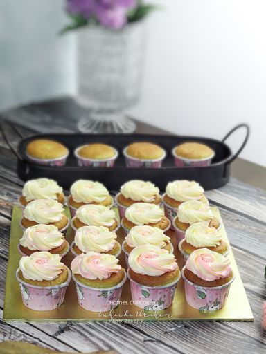 Vanilla Butter Cupcakes with Swiss Meringue Buttercream