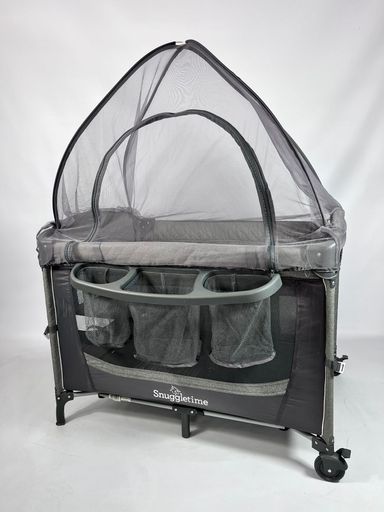 Snuggletime qulited co-sleeper with mozzi net