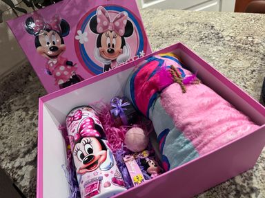 Surprise Gift Box - 🎀 Minnie Mouse