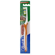 Oral-B Maxi Clean Pink & Orange Medium Toothbrushes (1+1 Free)