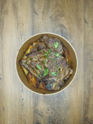 Svinjski Vrat s roštilja s Restanim Krumpirom 
