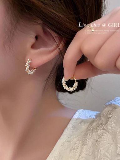 Copper Alloy Luxurious Chic Circke & Faux Peal Earring