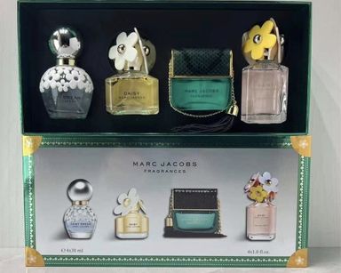 Marc Jacobs 4 piece gift set 