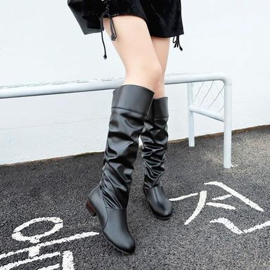 Knee-length ladies boots with heel