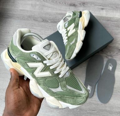 New balance ,new mens 9060 green/amber with white sole