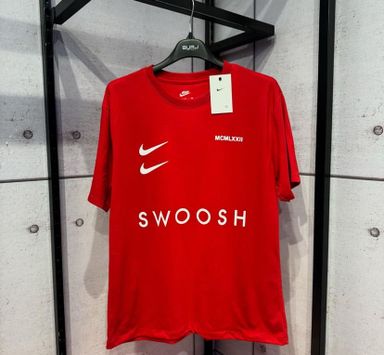 Camiseta Nike Double Swoosh 