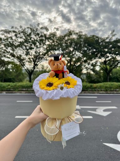 Graduation Bear Round Bouquet