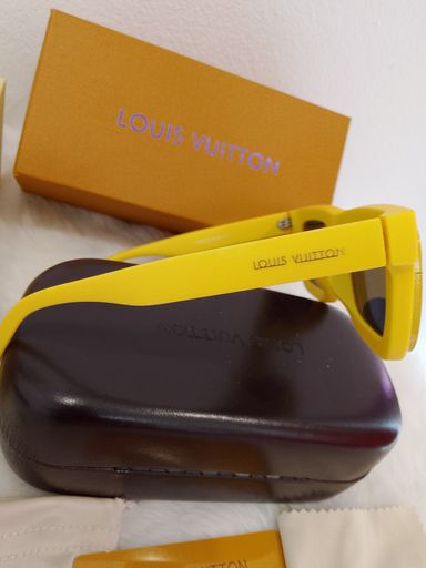 LV  exceptional quality sunshades ,frames crafted from modern rubber-effect nylon