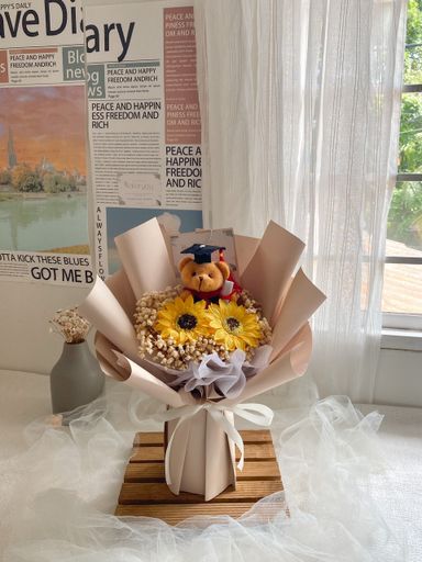 Graduation Bear Mixed Bouquet (Sunflower)