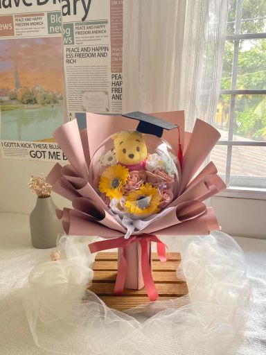 Graduation Winnie Acrylic Ball Bouquet 