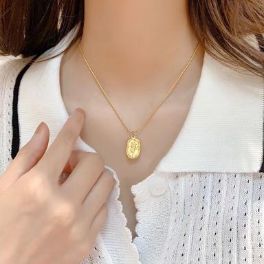 Golden Kiss Necklace