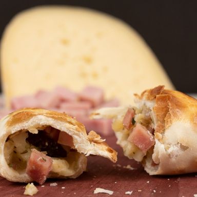 Empanada de Jamon y Queso