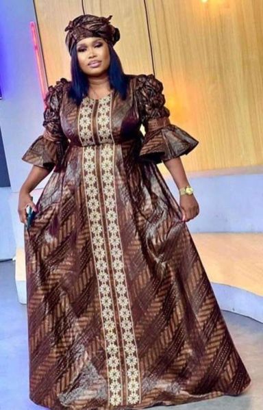 Grand boubou en Bazin pour femme