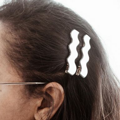 Wavy hair clip