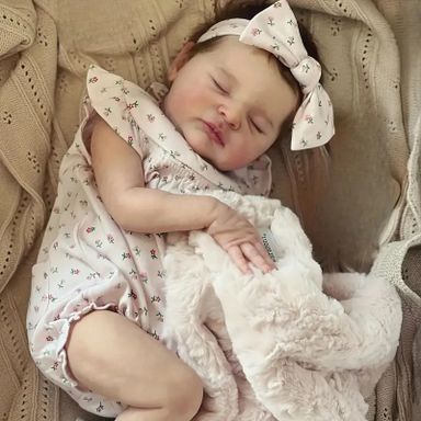 50.8cm Lifelike Reborn Youngsters Girl Doll - Soft Vinyl Limbs, Realistic 3D-Painted Skin with Visible Veins, Adorable Outfit, Magnetic Soothing Item, and Accessories Included