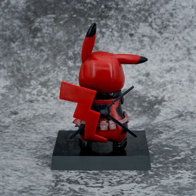 DEADPOOL PIKACHU FIGURE