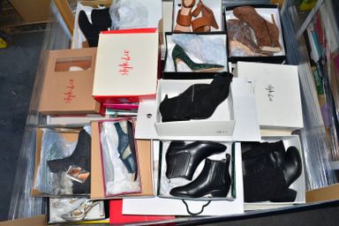 HE Department Store Shelf Pull Mostly Fall/Winter Women's Shoes 