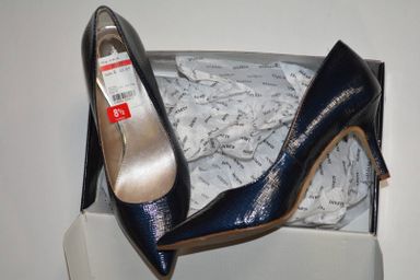 HE Department Store Shelf-Pull Women's Branded Shoe Lots