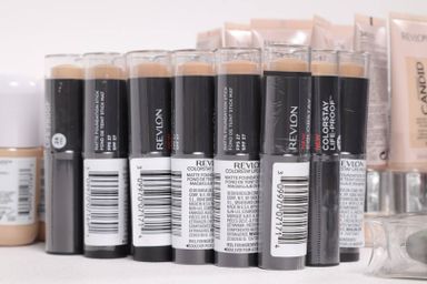 Revlon Assorted New Overstock Cosmetic & Accessory Lots - 250 units