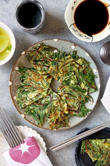 Buchujeon 부추전  (Chive pancake)