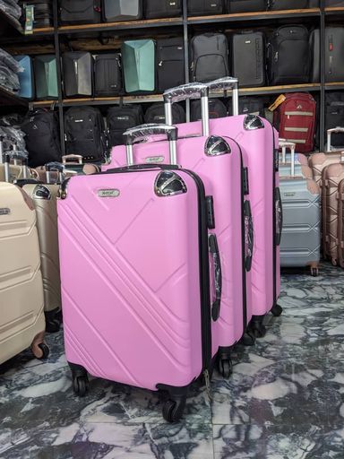 Traveluxe suitcases 