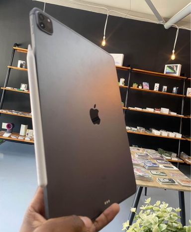 Apple iPad Pro (5th Gen 🔥)