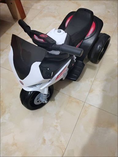 MOTO ELECTRIQUE RECHARGEABLE POUR ENFANT Blanche