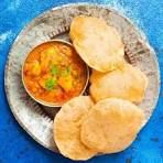 Poori Aaloo Tamatar Sabzi