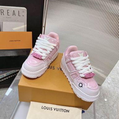 LV sneaker