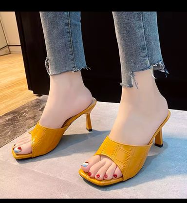 LOW HEEL SQUARE OPEN TOE