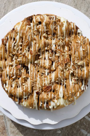 Biscoff cinnamon roll cake