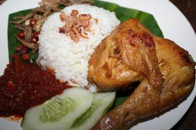 Nasi Lemak Ayam Goreng