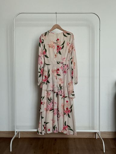 (New with Tag) Room8008 Floral V Neck Midi Dress in Light Pink