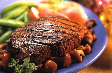 Beef Tenderloin Steak with Pepper Sauce and Chips