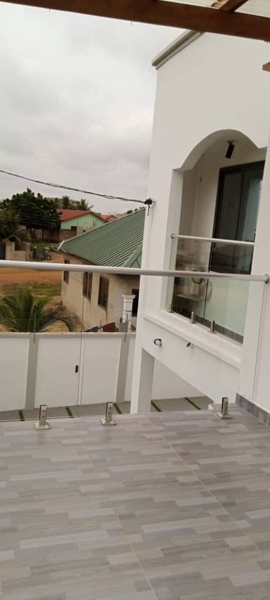 Luxurious 5-Bedroom Executive Home in Prime Tema Location