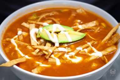 SOPA DE TORTILLA CON POLLO