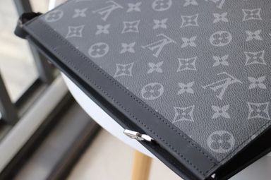 LV Clutch 