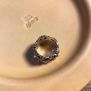 C H Round Cemetery Ring