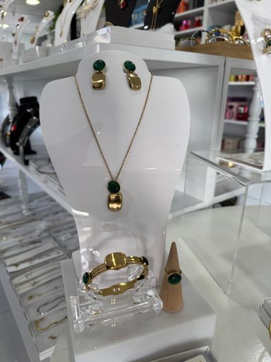 Full sets gold necklace with green pearl 