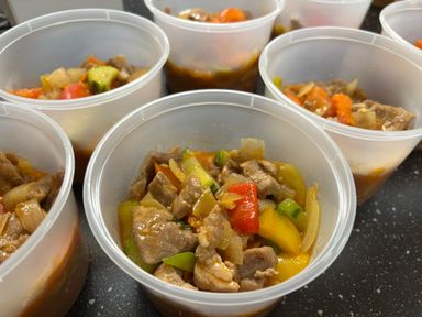 Porc aigre-douces sautées avec riz