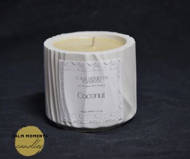 Minimalistic scented coconut soywax candle