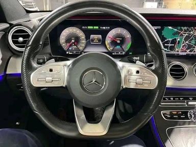 Mercedes Benz E / 2021