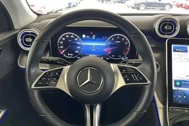 Mercedes-Benz GLC  / 2023