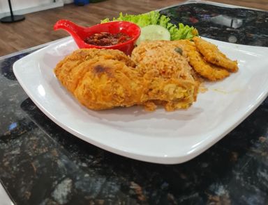 NASI GORENG AYAM PENYET