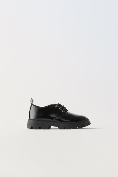 CHAUSSURES DERBY EN FORME DE COEUR