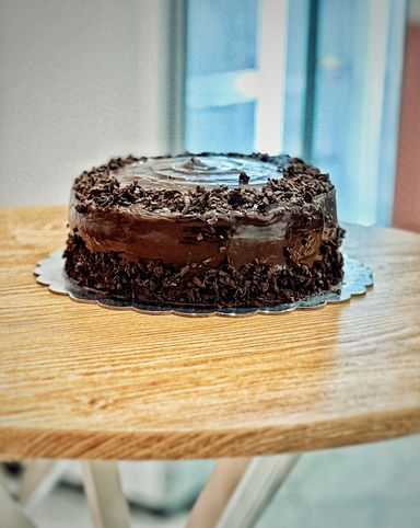 Regular Chocolate Cake 8"