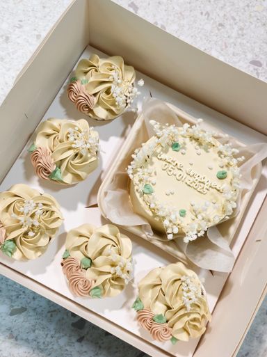 Bento cake + cupcake gift box