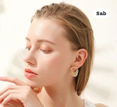 Elegant Ladies’ Earrings – Shine with Every Look 