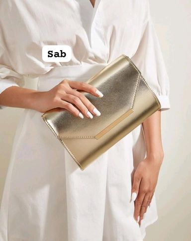 Timeless Clutch – Small, Stylish & Versatile ✨